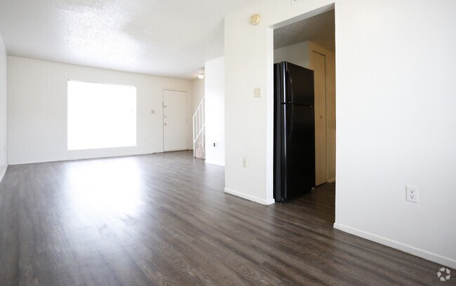 2BR/1.5BA -825SF
