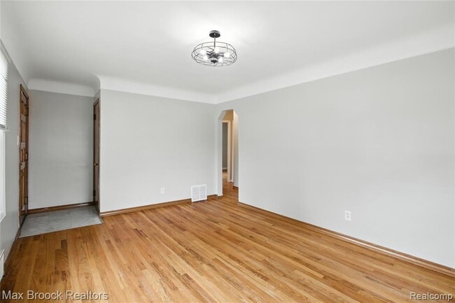 Photo - 25301 Ford St