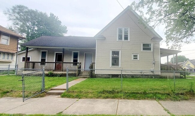 Photo - 1802 Madison Ave SE