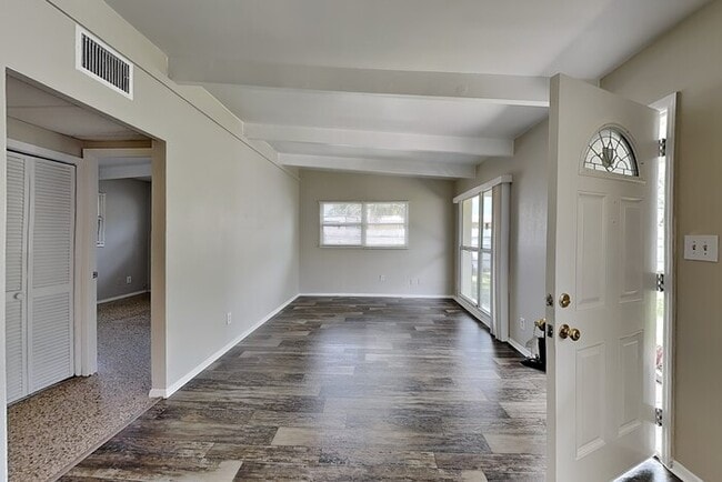 1703 Carnegie Cir