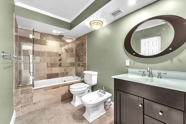 Photo - 2401 Collins Ave