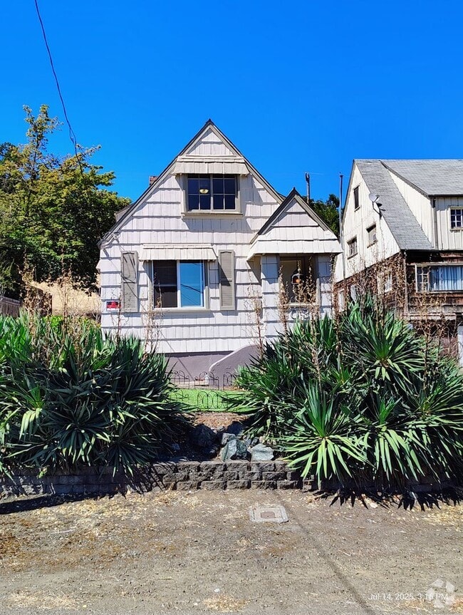 Building Photo - Cute unit Klamath St Rental