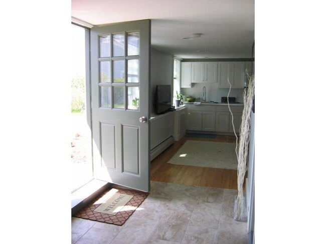 Photo - 11 Great Boars Head Ave Unidad Lower Level