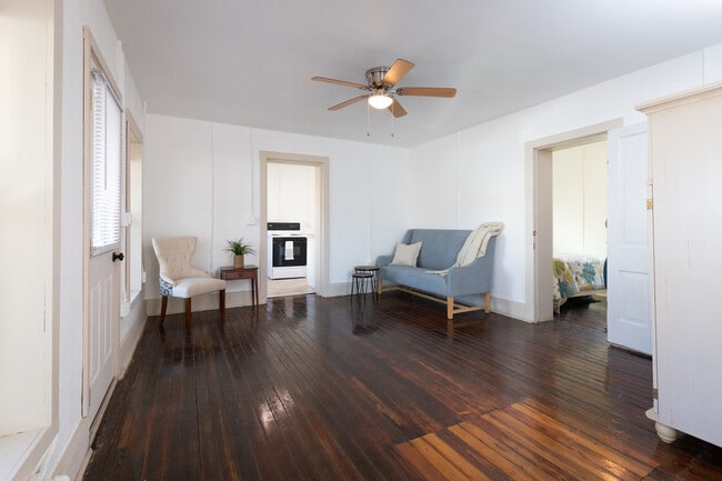 Photo - 105 E 2nd St