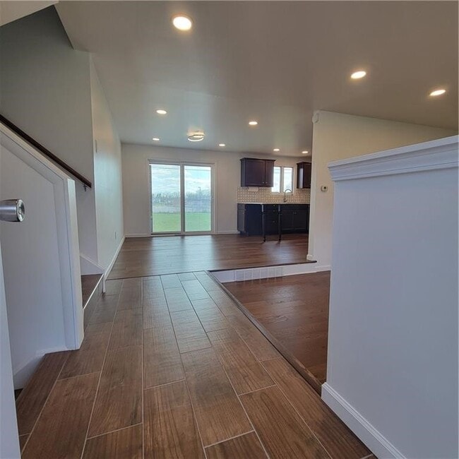 Photo - 47 Crimson Bramble Rd