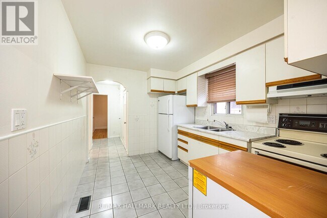 Photo - 401 Ridelle Ave