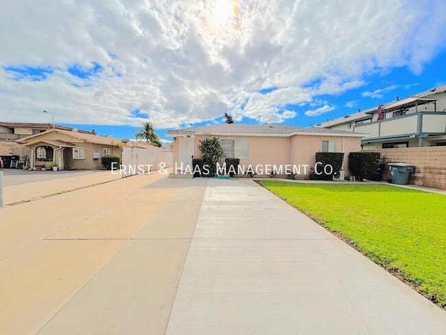 Photo - 8142 California St