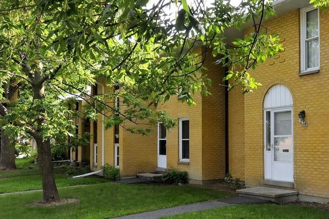 Building Photo - Amesbrooke Townhomes