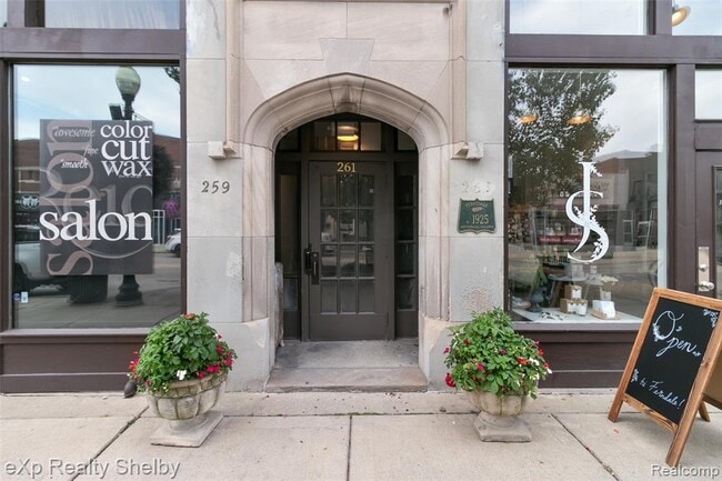 Building Photo - 259 W Nine Mile Rd Unit 104