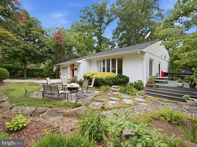 Photo - 405 Underhill Pl