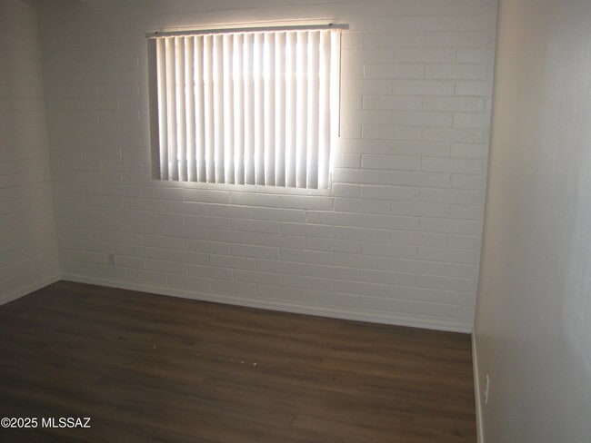 Photo - 4713 E 1st St