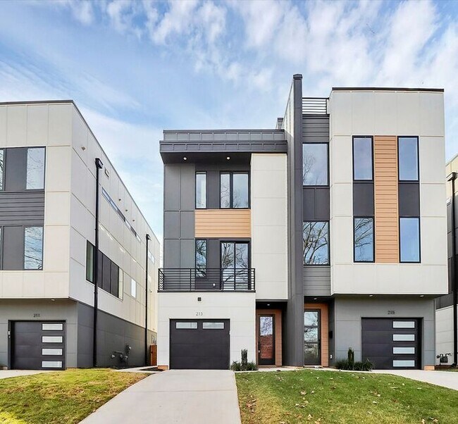 Photo - Stunning 3BD/3.5BA Townhome with PRIVATE POOL!