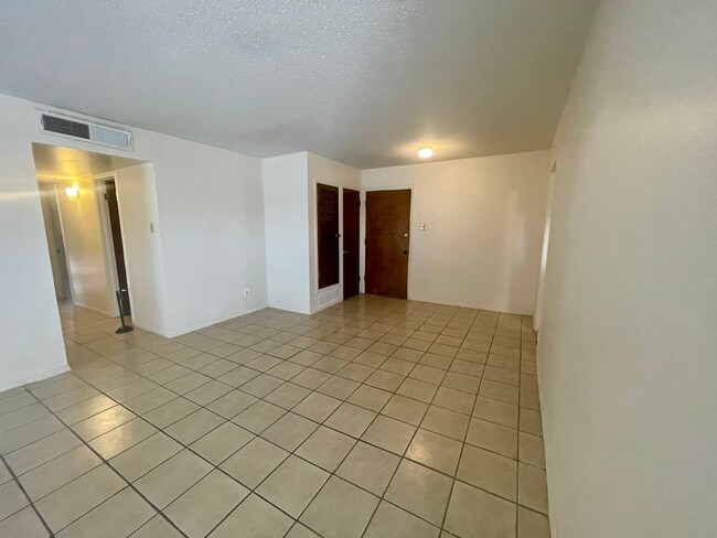 Photo - 8621 Mettler Dr