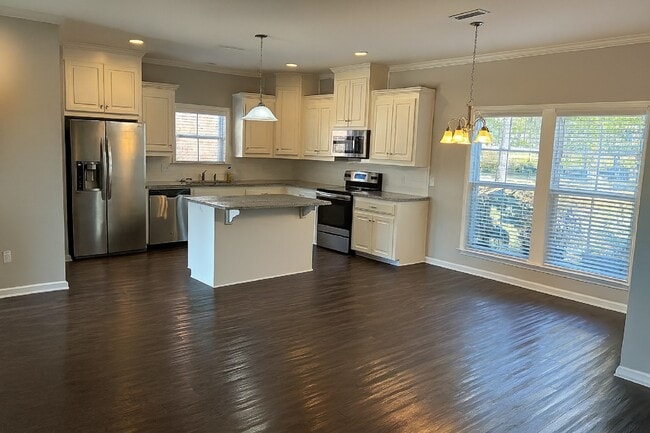 Photo - 305 Courtland Dr