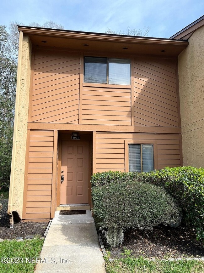 Building Photo - 85 Debarry Ave