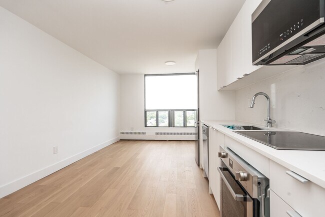 Photo - 798-800 Richmond St West