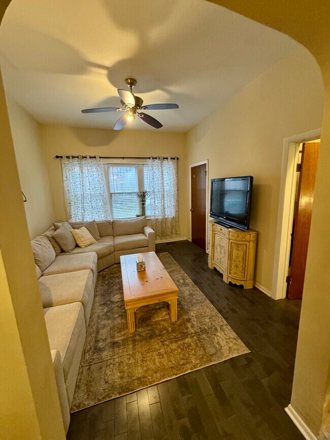 Photo - 2027 W Homer St Unidad 1