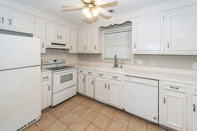 Photo - 765 Leafwood Rd