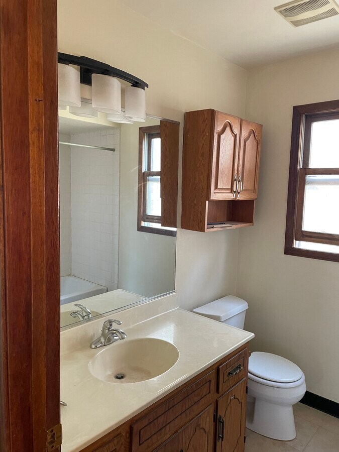 4605 Eberly Ave Apartments Brookfield, IL