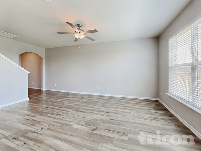 Photo - 824 Clark Dr