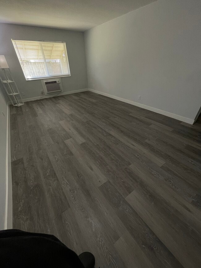 Building Photo - 1350 E Sample Rd Unit 110