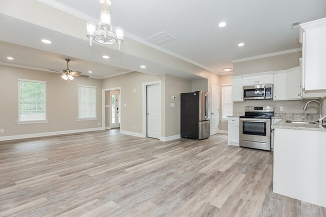 Photo - 503 E Cloninger St