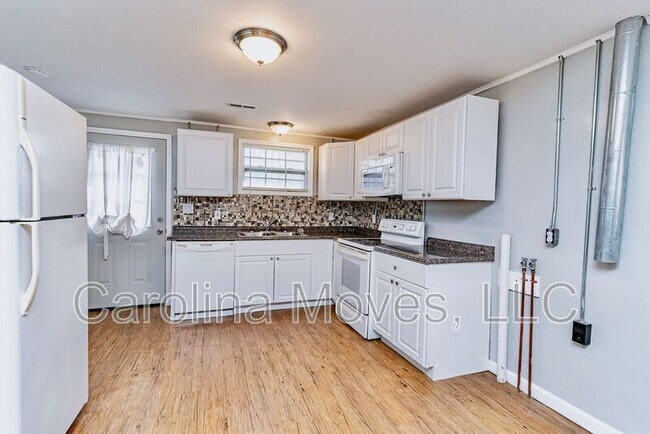 Photo - 304 Churchill Cir