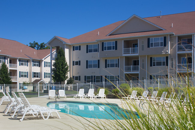 Resort Style Pool & Sundeck - Abbott Landing, LLC Rental