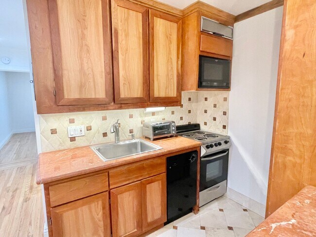 Photo - Prime Nob Hill Remodeled Condo, Private Balcony, Parking, Pet ok – PROGRESSIVE Unit 206
