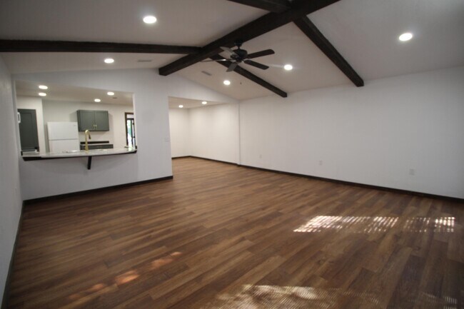 Photo - 1015 W Kuykendall St