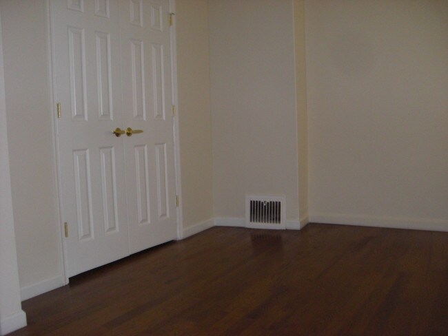 Photo - 85 Court House Pl