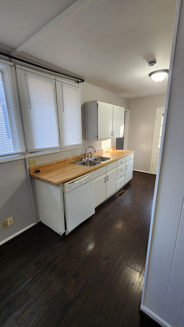 Photo - Big 3BR, 1BTH home with garage with much updated! Very nice!