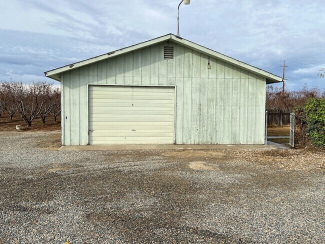 Photo - Reedley Country Home For rent