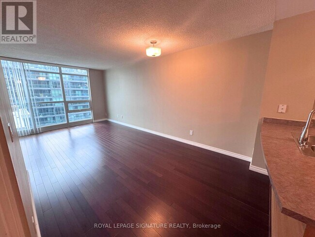 Photo - 219 Fort York Blvd Unit 911