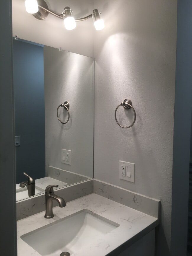 1+1 - Monterey Apartments