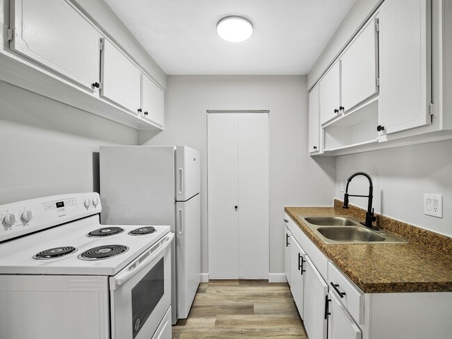 Brittain Park - Brittain Park Apartments