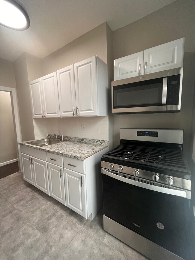 Building Photo - 13 Bentley Ave Unit 11