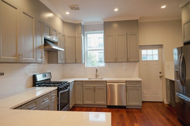 Building Photo - 526 E 148th St Rental