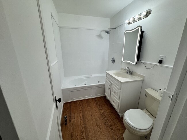 134-136-136 Woodlawn St Unit 2