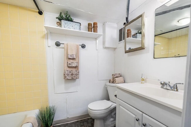 Photo - 231 Quincy St Unit 231 1/2 Quincy