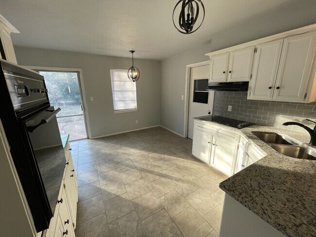 Photo - Beautiful home for lease near Hefner & Penn