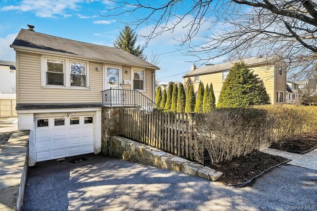 Building Photo - 108 E Devonia Ave Rental