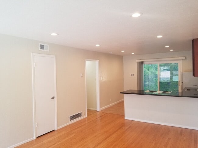 Photo - 2076 Donald Dr