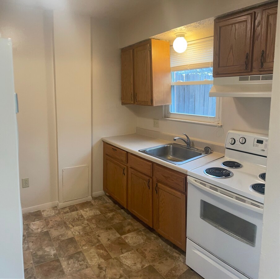 Photo - 102 E Main St