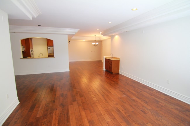 Photo - 10640 Woodbridge St Unidad 202