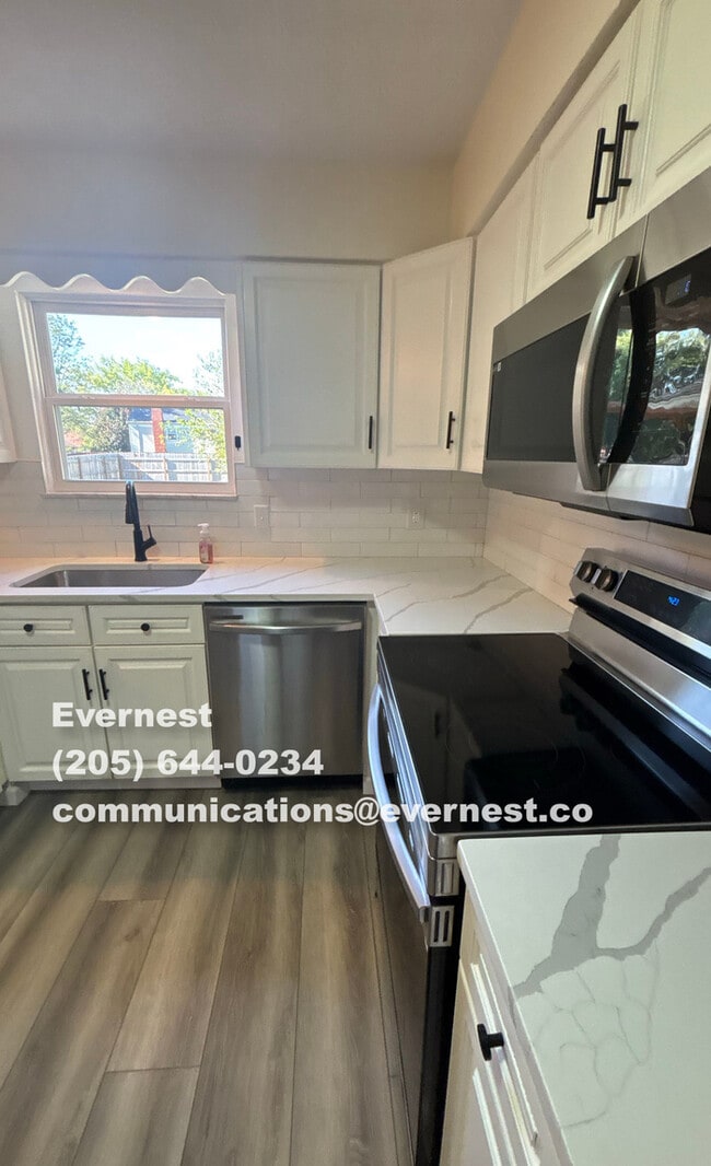 Photo - 6642 Glacier Ave