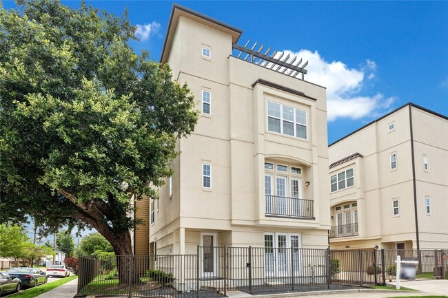 Building Photo - 104 W Drew St Rental