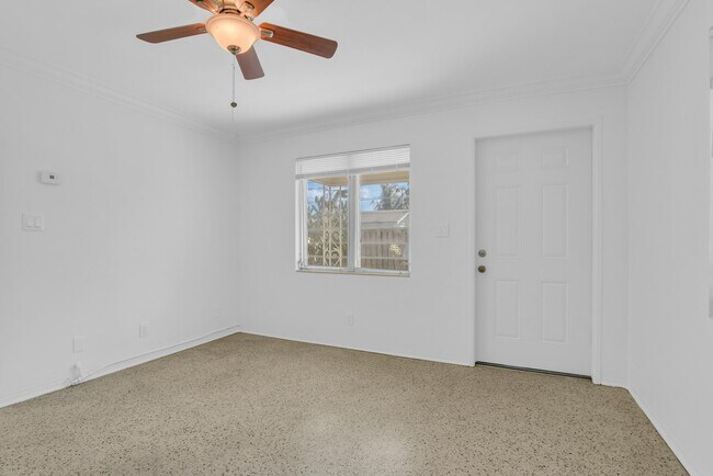 Photo - 728 N L St