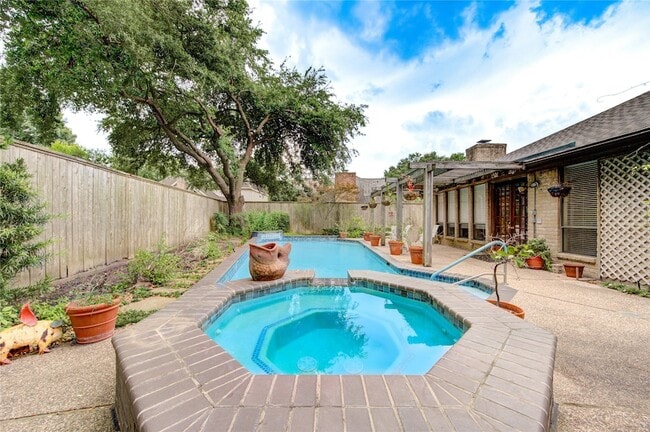 12307 Rocky Knoll Dr