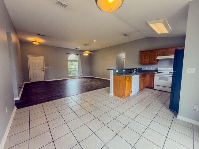 Photo - 2548 Houston Cir